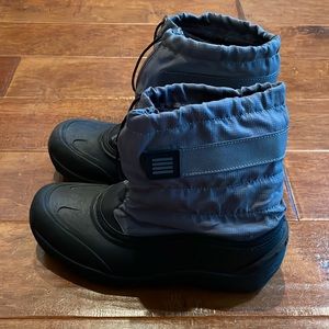 Lands’ End Boys 7 Snow Waterproof Warm Insulated Winter Boots Black Gray 406684